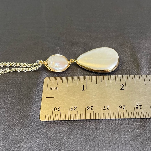 Silver and gold tone layered necklace with pearlized drop pendant - Picture 4 of 5